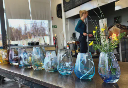 glasmuseet-ebeltoft-mirna-den-ouden-glassblower.jpeg
